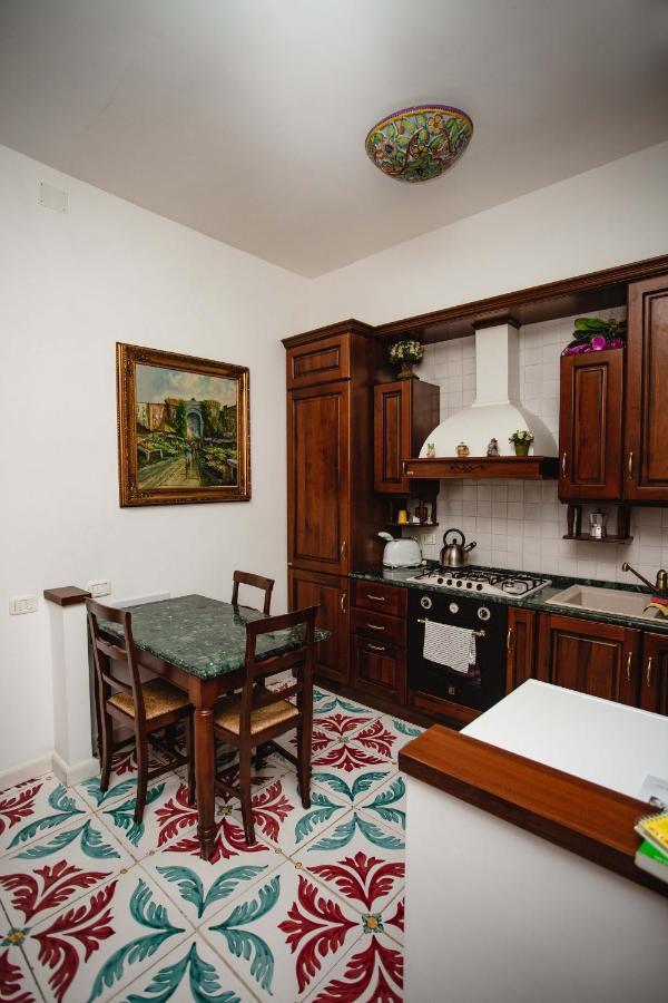 Delfini Trevi House Hotel Róma Kültér fotó